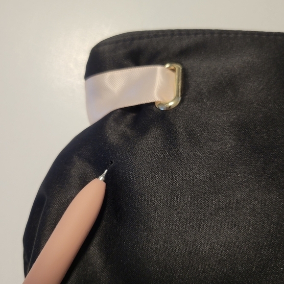 Victoria's Secret NWT Black/pink cosmetic pouch. - Picture 9 of 13